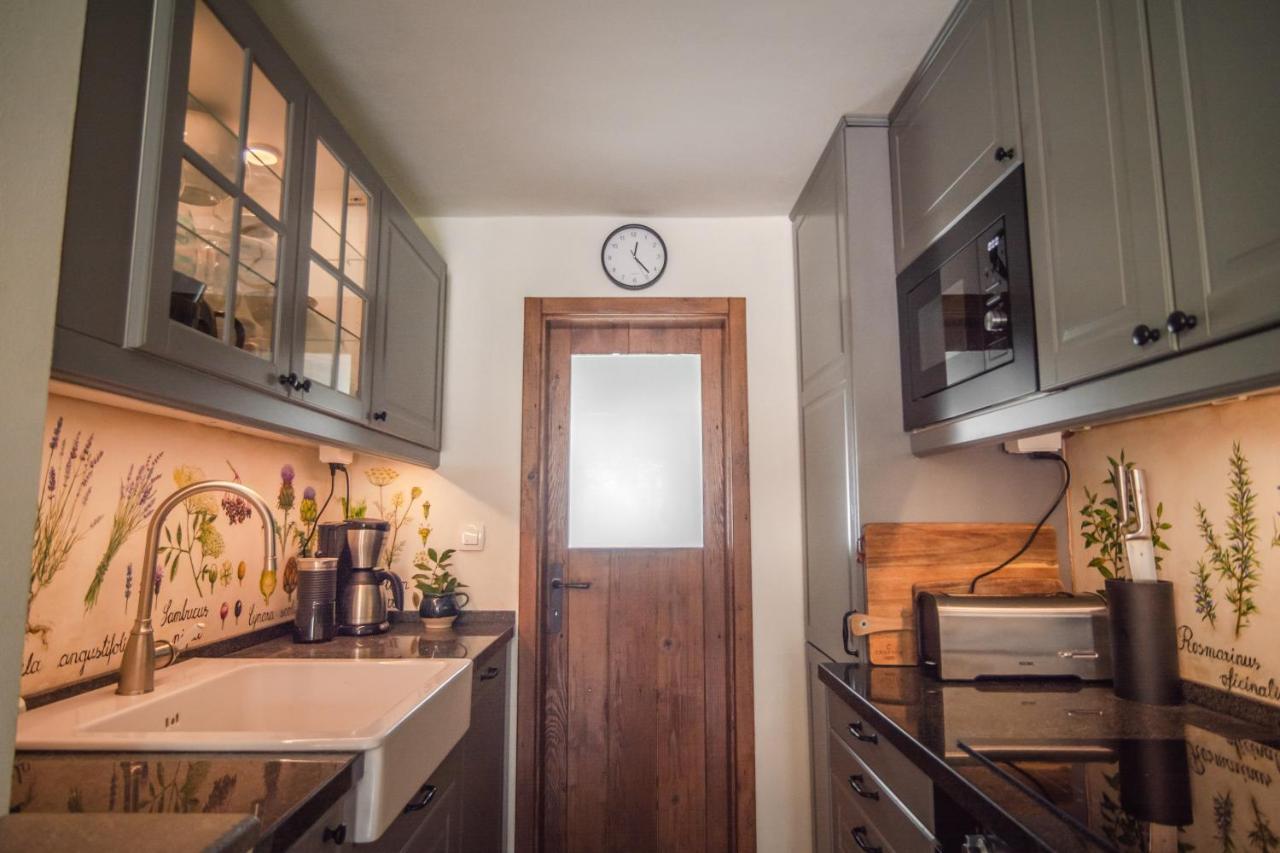 מוסט נה סוסי Kuninez, Holiday Home With Summer Kitchen מראה חיצוני תמונה